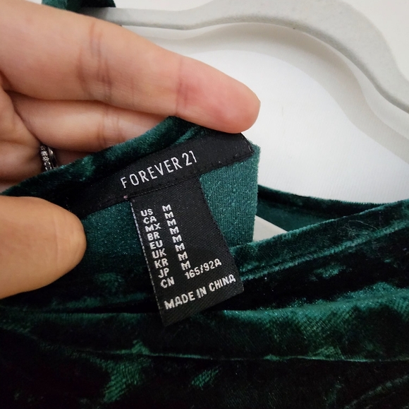 Forever 21 green velvet mini dress Size S/M women 4-6 - Picture 5 of 5